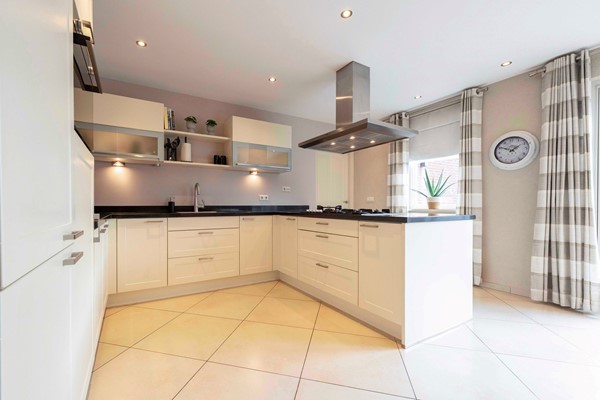 Medium property photo - Julianastraat 34, 4741 BW Hoeven